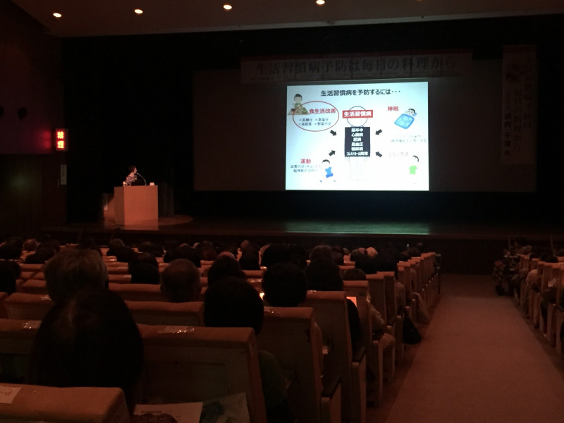 生活習慣病予防と食事の大切さについて講演させていただきました。