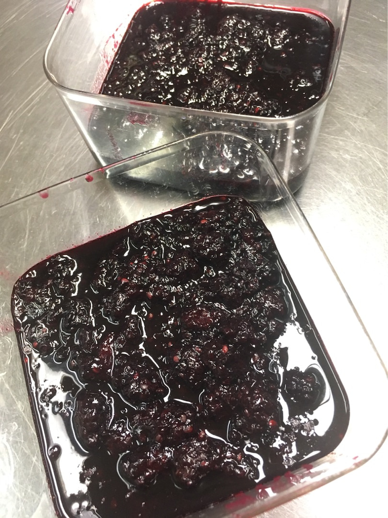我が家の庭のブラックベリーで、ジャムを作りました。